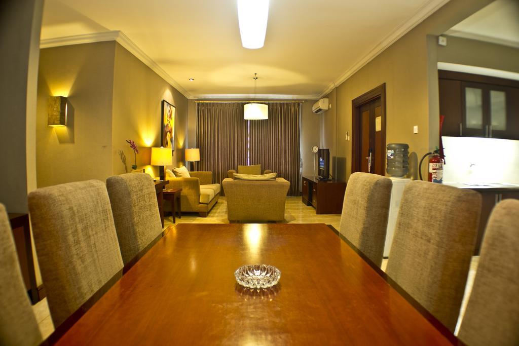 Blue Sky Hotel Balikpapan Exterior foto