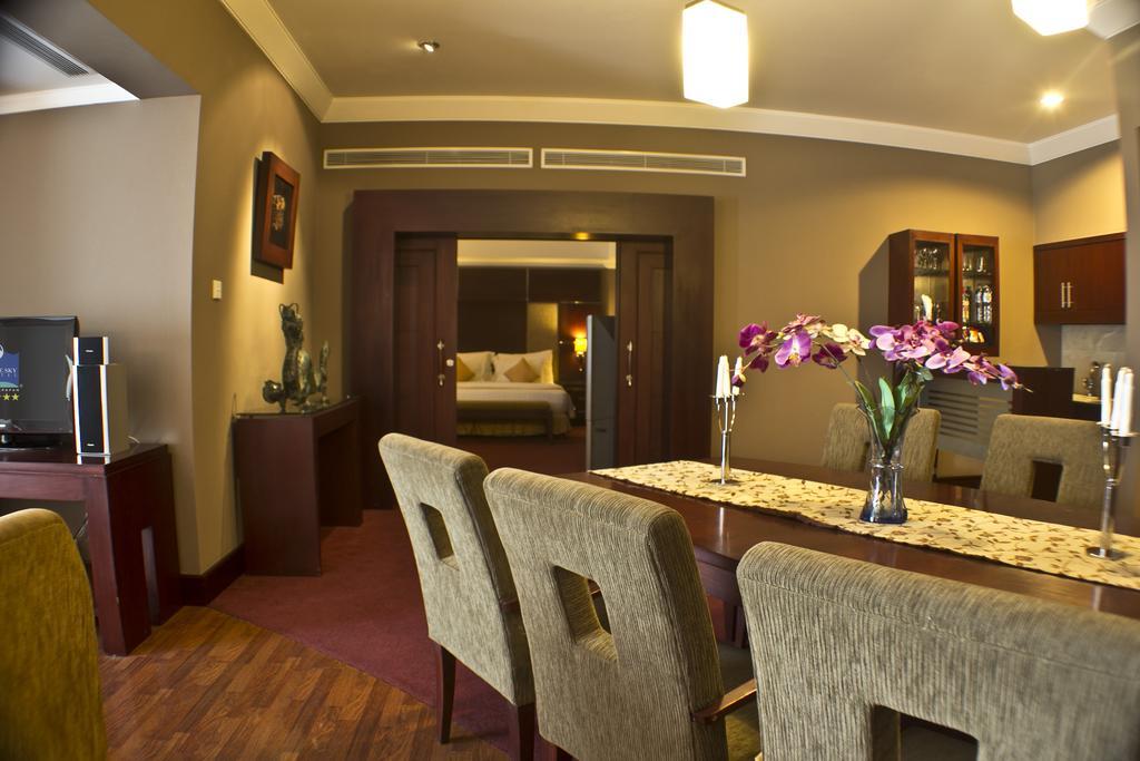 Blue Sky Hotel Balikpapan Exterior foto